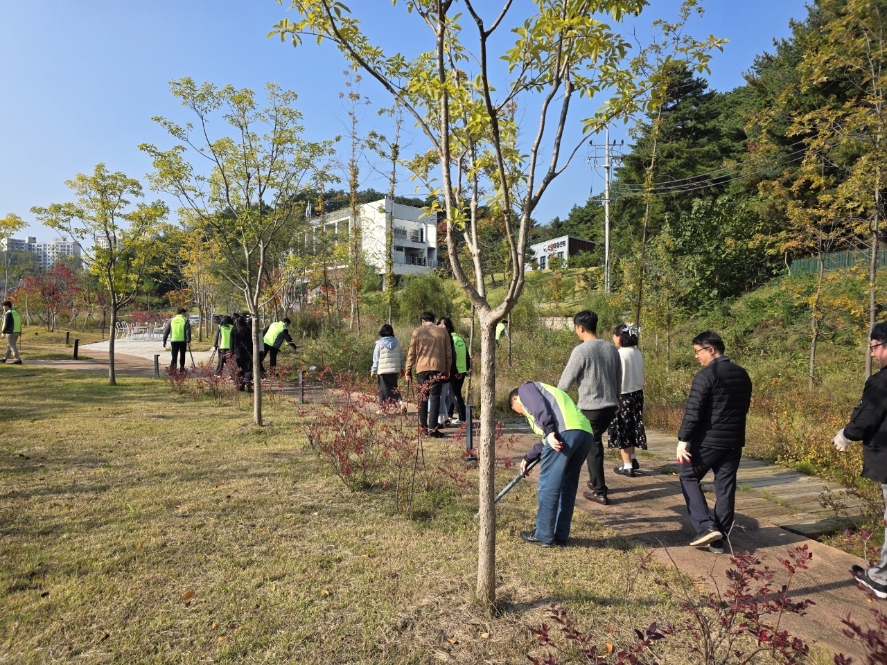 시나미도시숲 환경정화 활동 실시(10.29)