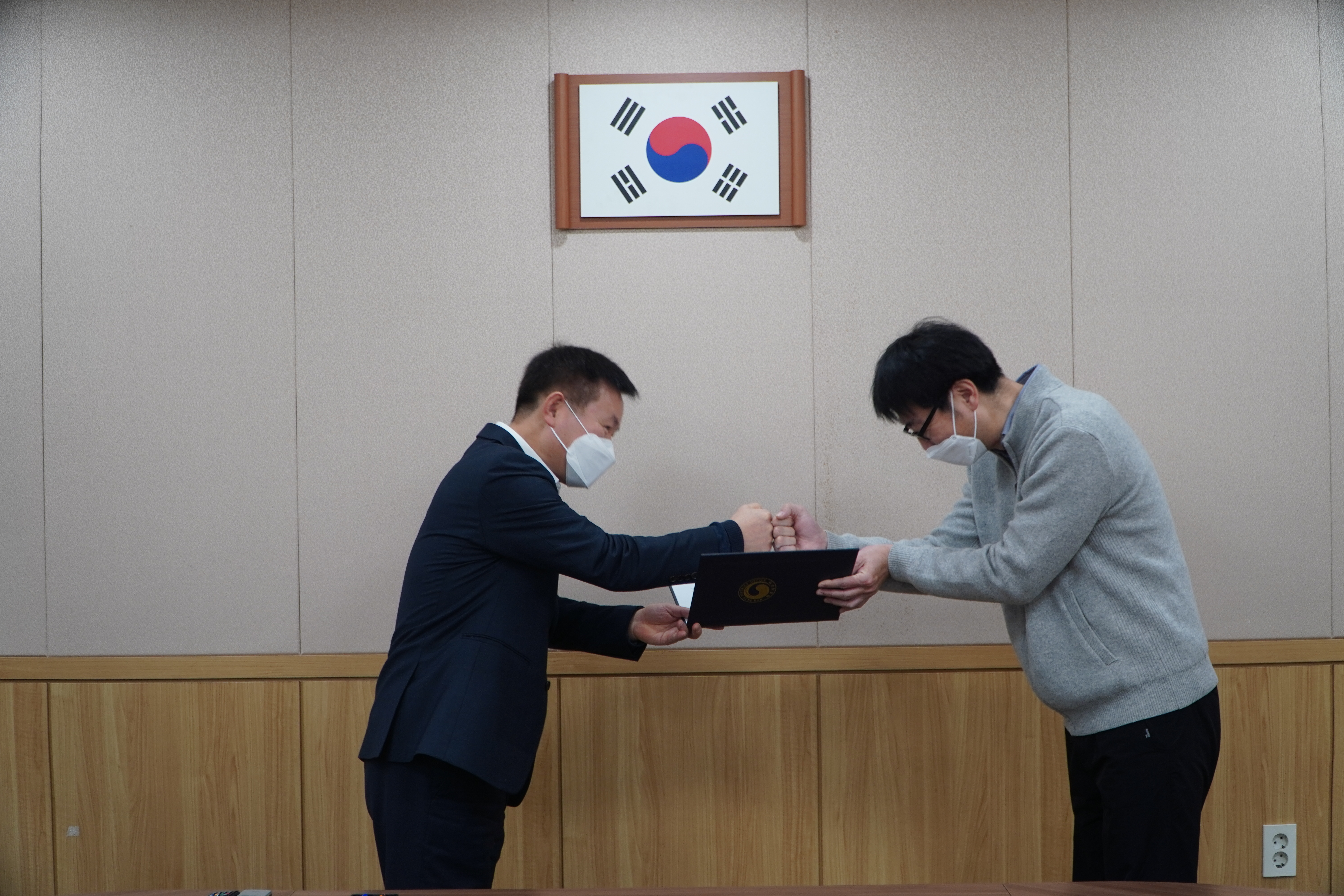 인사발령통지서수여식2.JPG