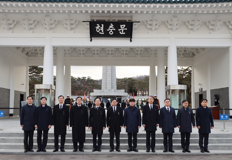 정재수 서울지방국세청장, 새해를 맞아 현충원 참배