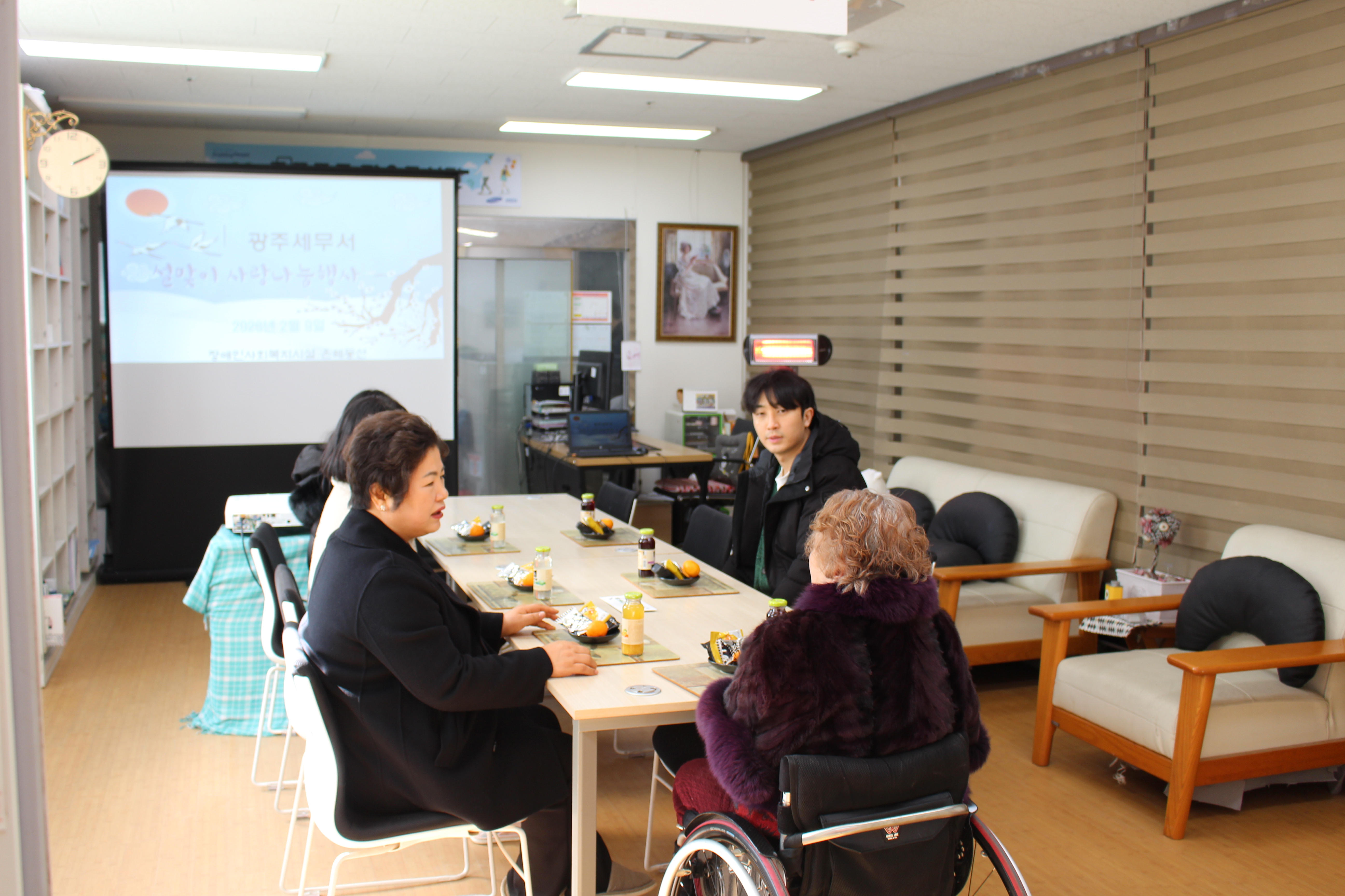 5. 은혜동산 담소.JPG