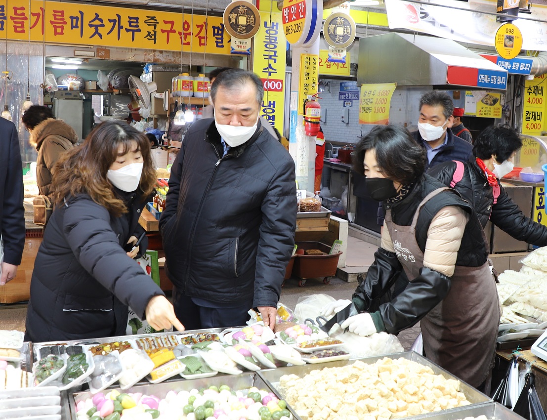 [사진참고자료] 이현규 인천지방국세청장 설명절 신기시장 방문.jpg
