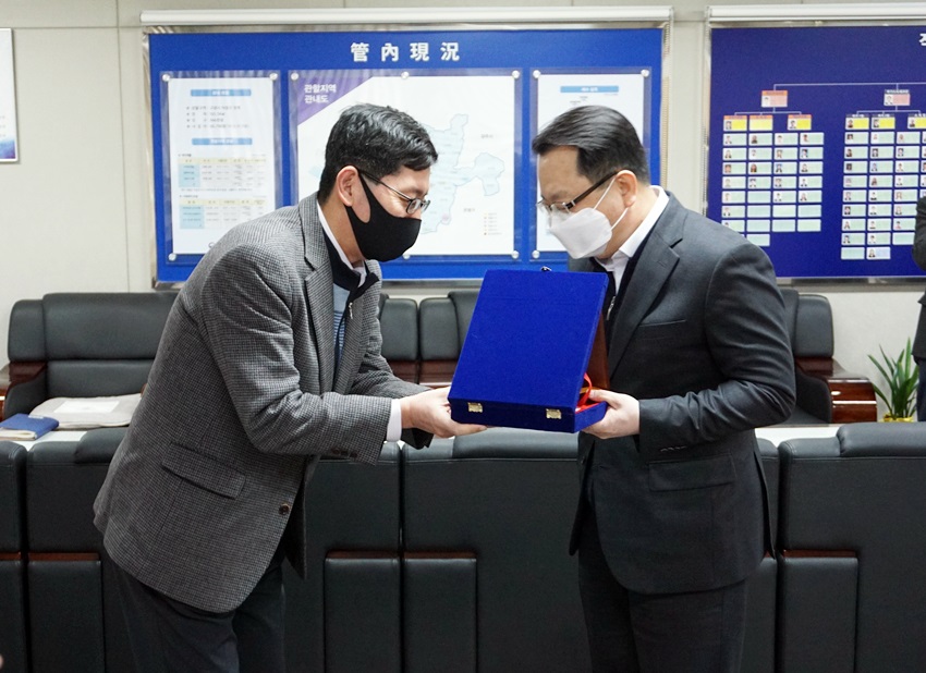 감사패 및 기념패 전달