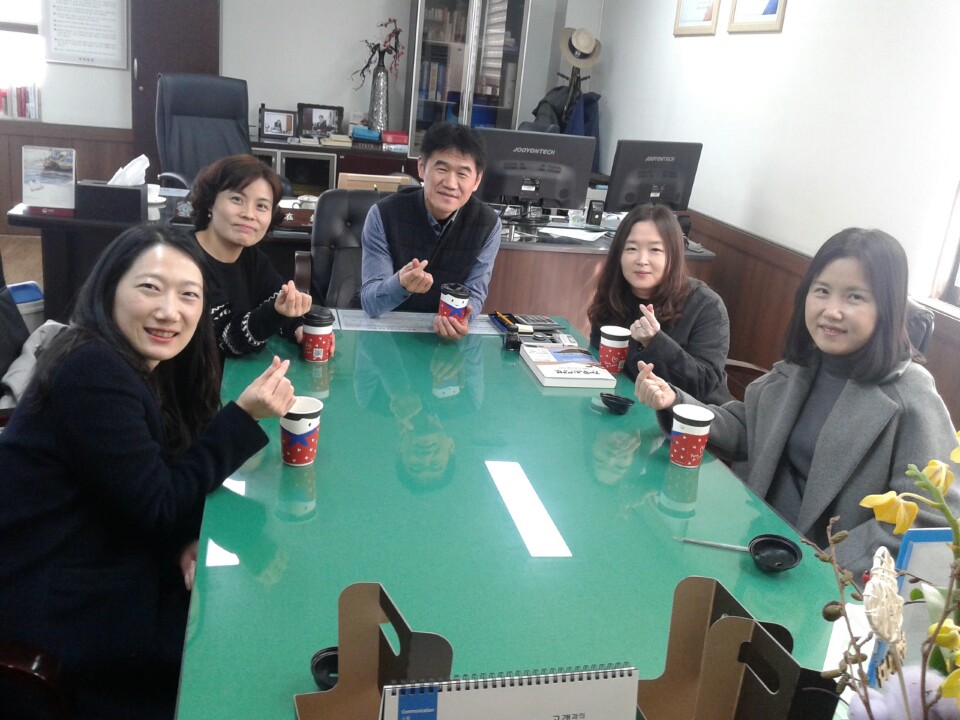 개인3팀 여직원들과 함께