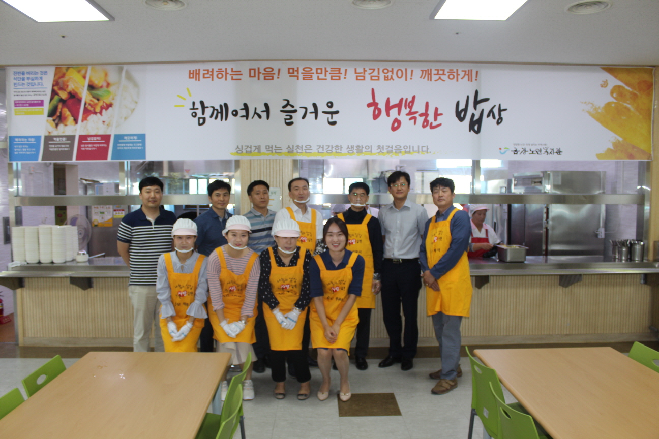 밥퍼 봉사활동 중