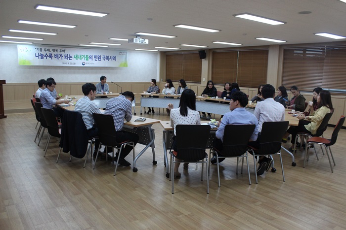 힘들죠? 당신의 지친마음을 제게 조금 나눠주실레요?