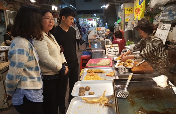 전통시장 방문.