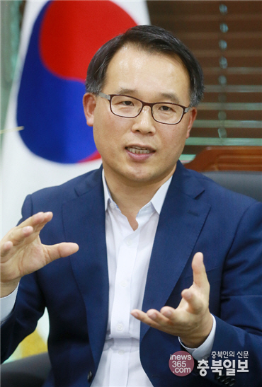 인터뷰사진