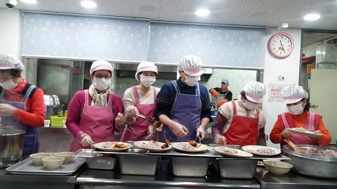 사랑의 밥퍼 봉사활동 모습