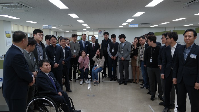 최정욱 청장과 재산법인납세과 직원