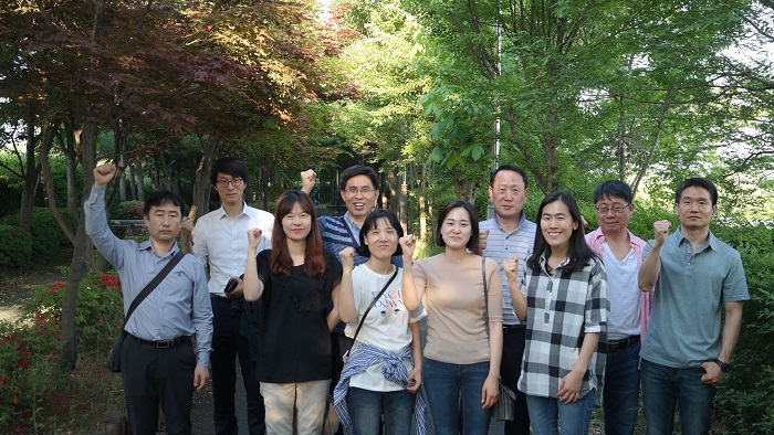 변세길 파주세무서장과 운영지원과 직원